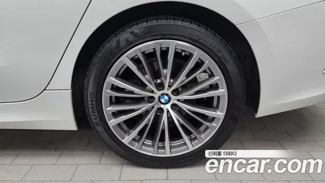 BMW 3 Series 2022 — ფოტო 13/32