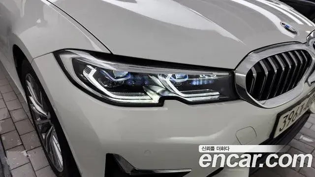 BMW 3 Series 2022 — ფოტო 15/32