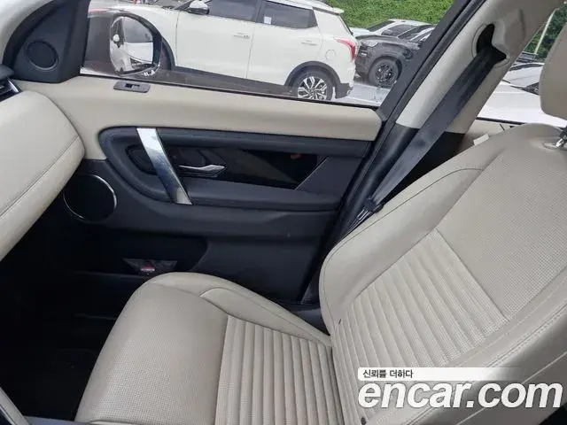 Land Rover Discovery Sport 2022 — Photo 9/11