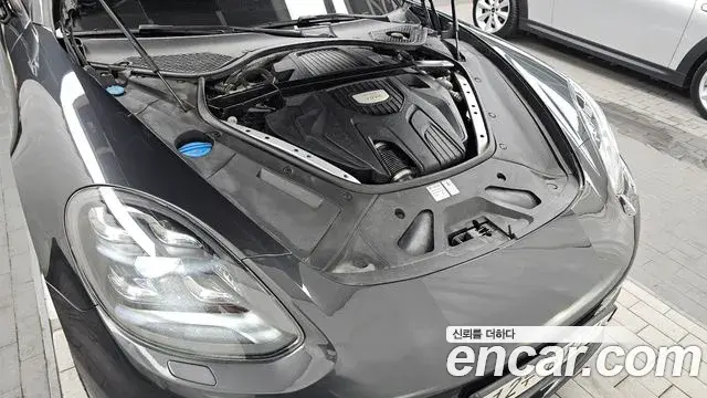Porsche Panamera 2018 — Şəkil 15/36