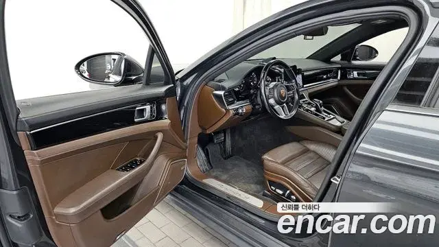 Porsche Panamera 2018 — Şəkil 27/36