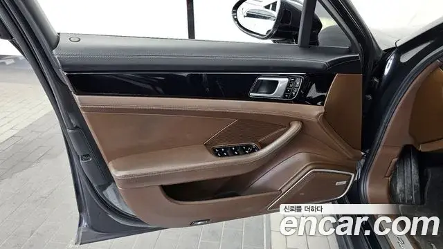 Porsche Panamera 2018 — Şəkil 10/36