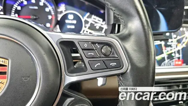 Porsche Panamera 2018 — Şəkil 17/36