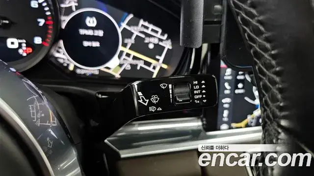 Porsche Panamera 2018 — Şəkil 28/36