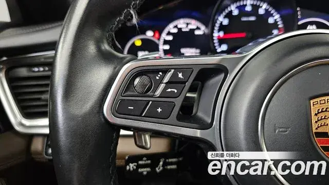 Porsche Panamera 2018 — Şəkil 24/36
