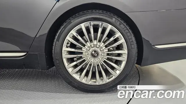Kia The K9 2018 — ფოტო 29/32