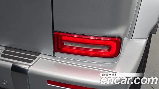 Mercedes-Benz G-Class 2020 — Photo 10/33
