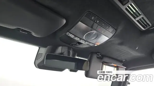 Mercedes-Benz G-Class 2020 — Photo 30/33