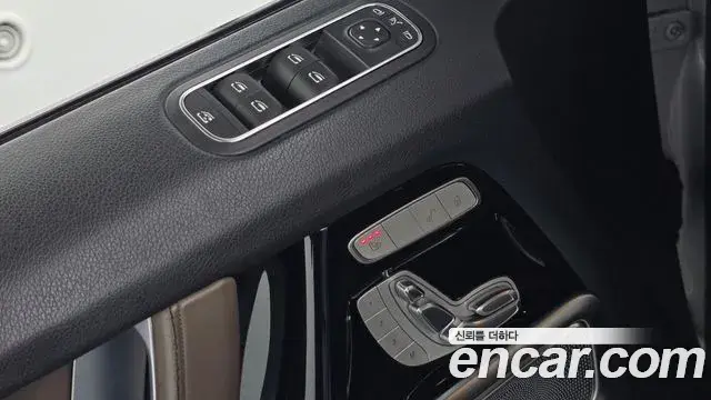 Mercedes-Benz G-Class 2020 — Photo 18/33
