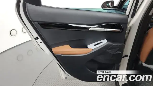 Kia Seltos 2024 — ფოტო 10/32
