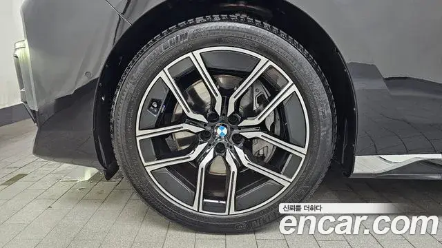 BMW 7 Series 2023 — ფოტო 22/34