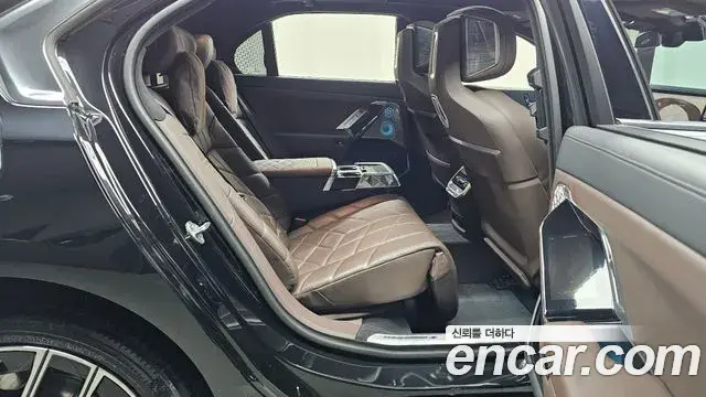 BMW 7 Series 2023 — ფოტო 34/34
