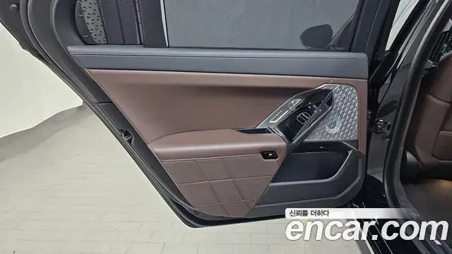 BMW 7 Series 2023 — ფოტო 13/34