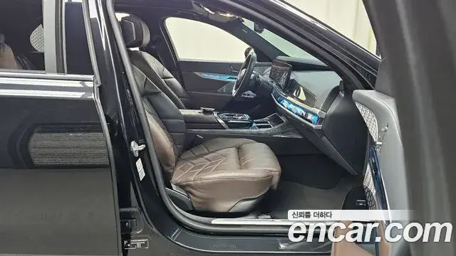 BMW 7 Series 2023 — ფოტო 25/34