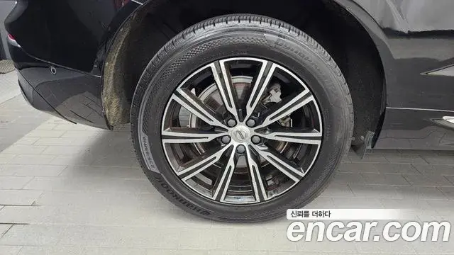 Volvo XC60 2020 — Photo 11/20