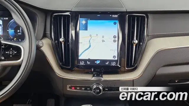 Volvo XC60 2020 — Photo 9/20