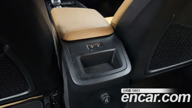 Volvo XC60 2020 — Photo 8/20