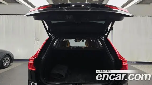 Volvo XC60 2020 — Photo 13/20