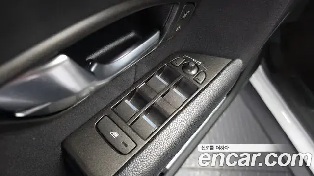 Land Rover Range Rover Evoque 2018 — ფოტო 13/33