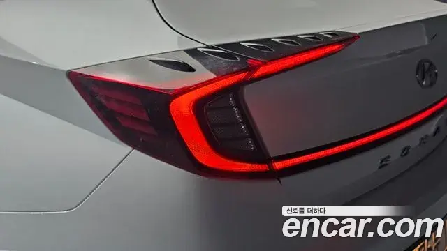 Hyundai Sonata Hybrid 2021 — Photo 19/30
