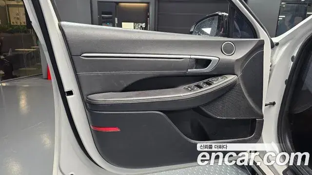Hyundai Sonata Hybrid 2021 — Photo 22/30