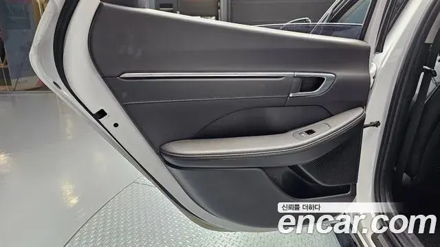 Hyundai Sonata Hybrid 2021 — Photo 1/30