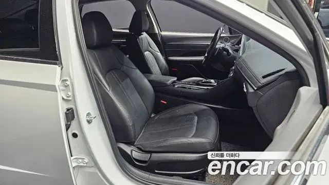 Hyundai Sonata Hybrid 2021 — Photo 16/30