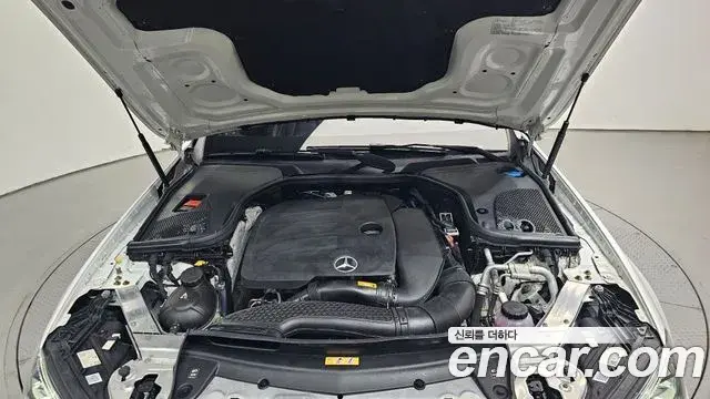 Mercedes-Benz E-Class 2021 — Şəkil 27/33