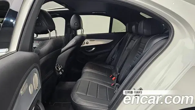 Mercedes-Benz E-Class 2021 — Şəkil 22/33