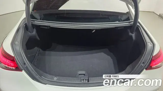 Mercedes-Benz E-Class 2021 — Şəkil 24/33