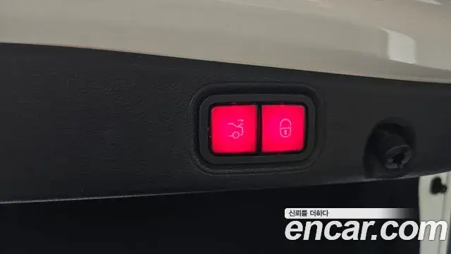 Mercedes-Benz E-Class 2022 — Photo 19/33