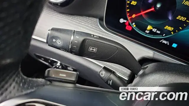 Mercedes-Benz E-Class 2022 — Photo 8/33