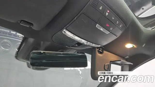Mercedes-Benz E-Class 2022 — Photo 16/33