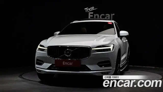 Volvo XC60 2021 — Photo 27/31