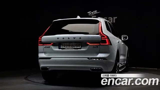 Volvo XC60 2021 — Photo 3/31