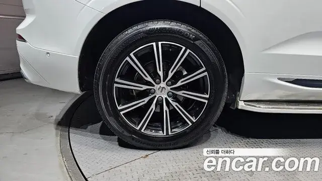 Volvo XC60 2021 — Photo 22/31