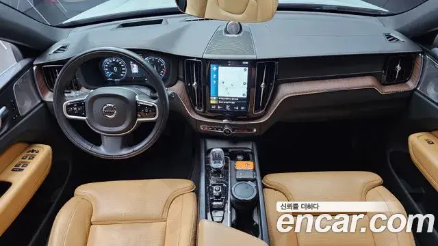 Volvo XC60 2021 — Photo 24/31