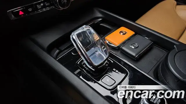 Volvo XC60 2021 — Photo 4/31