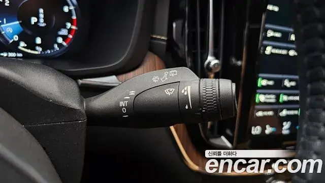 Volvo XC60 2021 — Photo 31/31