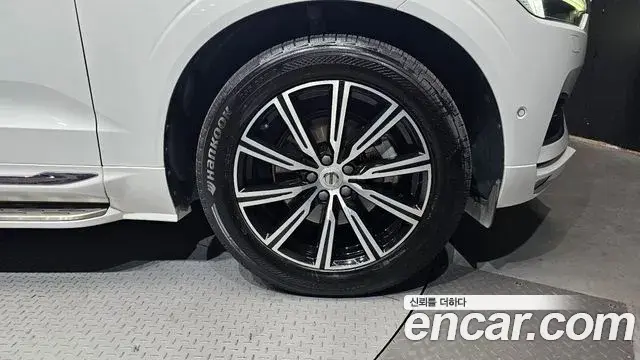 Volvo XC60 2021 — Photo 16/31