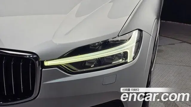 Volvo XC60 2021 — Photo 11/31