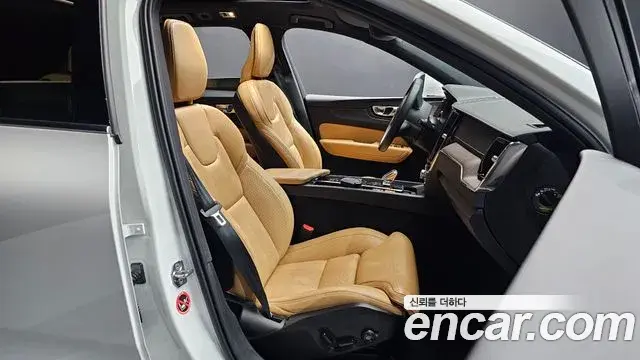 Volvo XC60 2021 — Photo 21/31