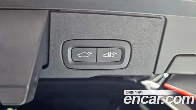 Volvo XC60 2021 — Photo 29/31