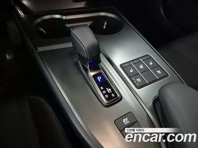 Lexus UX300h 2025 — Şəkil 8/19