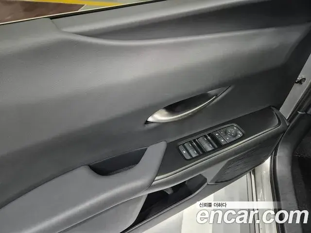 Lexus UX300h 2025 — Şəkil 12/19