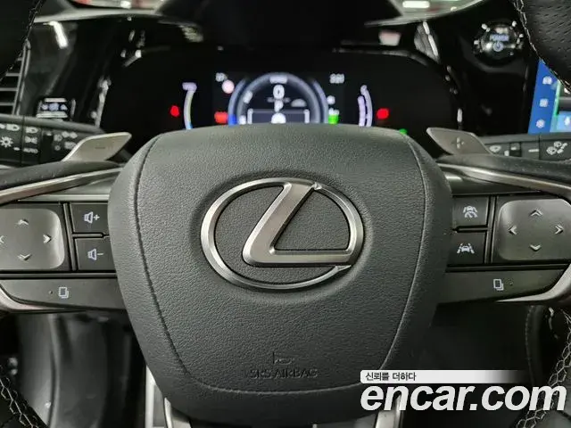 Lexus NX450h+ 2025 — Photo 17/20