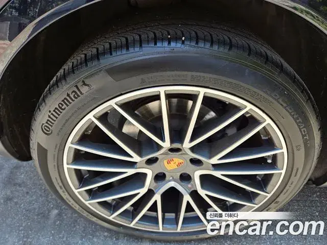 Porsche Cayenne 2021 — Фото 19/20