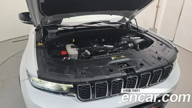 Jeep Grand Cherokee 2023 — Photo 26/32