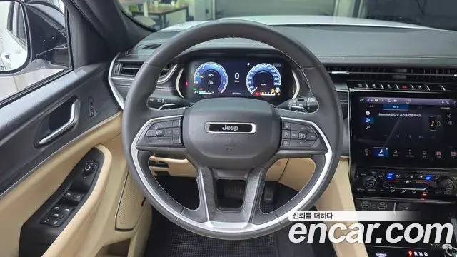 Jeep Grand Cherokee 2023 — Photo 25/32