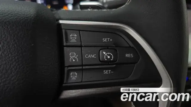 Jeep Grand Cherokee 2023 — Photo 17/32
